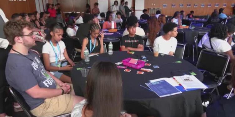 Jóvenes hacen oír sus voces en las elecciones de EEUU