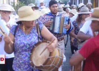 La pollera panameña, una tradición al borde del ocaso