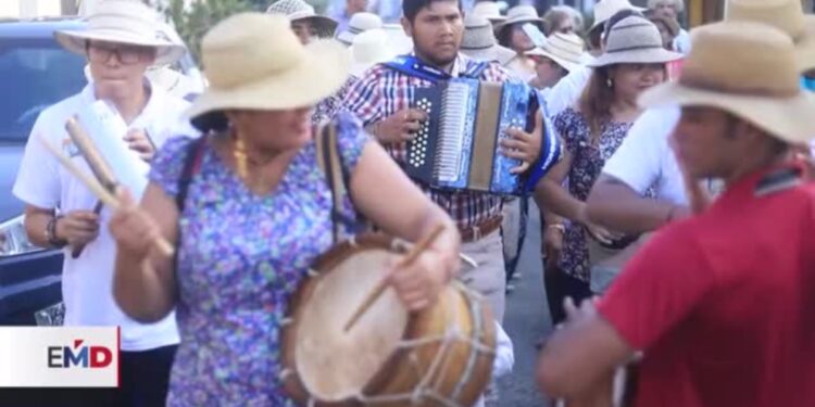 La pollera panameña, una tradición al borde del ocaso