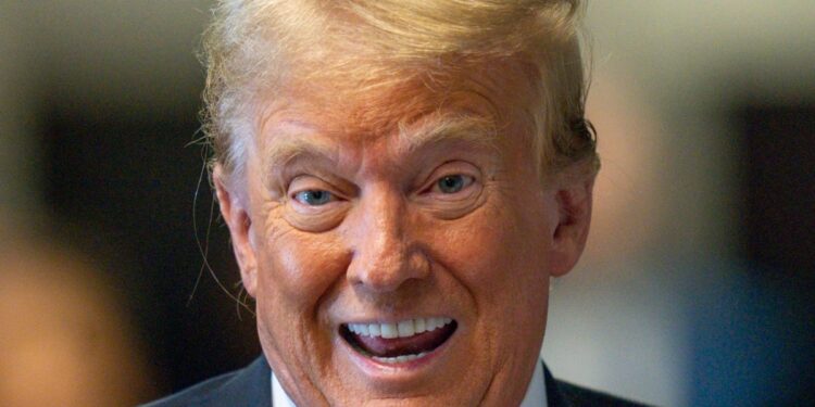 Trump dice que Venezuela está siendo gobernada por un dictador