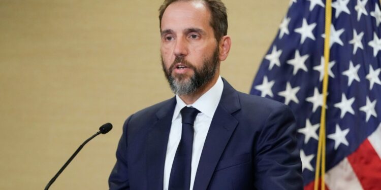 Fiscalía presenta nueva imputación contra Trump en proceso relacionado con asalto al Capitolio