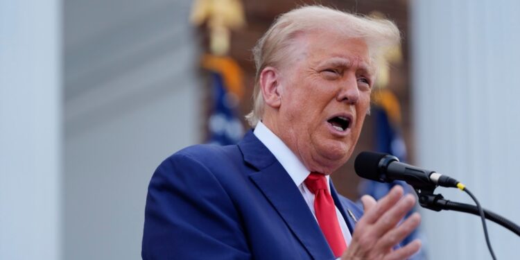 Donald Trump dice que tiene derecho a atacar personalmente a Kamala Harris