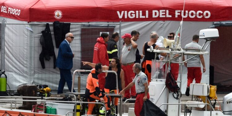 Yate hundido en Sicilia transportaba a personas que celebraban absolución de magnate