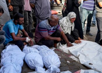 Ataques nocturnos israelíes dejan al menos 16 muertos en Gaza