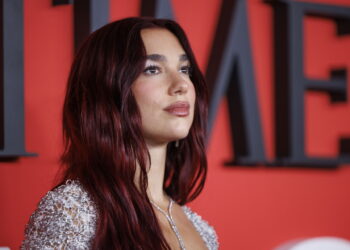 Encontraron bombas de la Segunda Guerra Mundial en la lujosa residencia de la cantante británica Dua Lipa