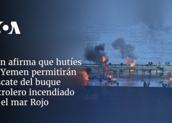 Irán afirma que hutíes de Yemen permitirán rescate del buque petrolero incendiado en el mar Rojo