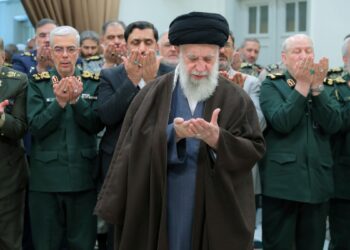 Israel quiere reanudar conversaciones sobre alto al fuego en la guerra en Gaza, tras la demanda de naciones que buscan un acuerdo con Hamás.