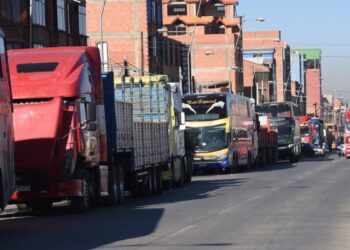 En Bolivia se declaran protestas por desabastecimiento de combustible y la escasez de dólares