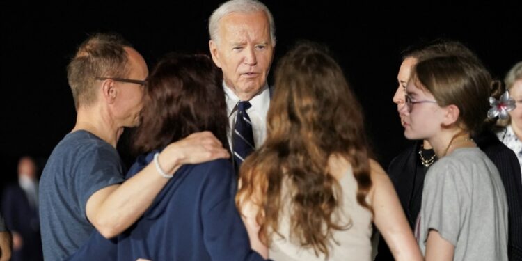 El gobierno de Estados Unidos y Rusia culminan el mayor canje de rehenes en la era postsovietica.