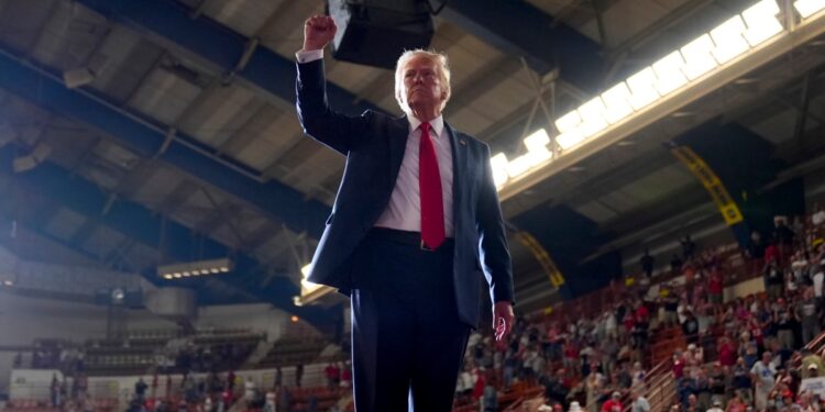 Con fuertes señalamientos avanza la campaña política del aspirante vice presidencial republicano en EEUU.