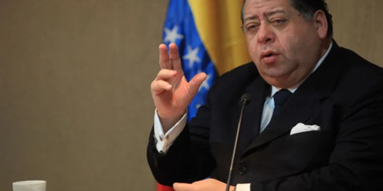 Escarrá: Al no asistir al llamado del TSJ González Urrutia podría incurrir en contumacia y rebeldía