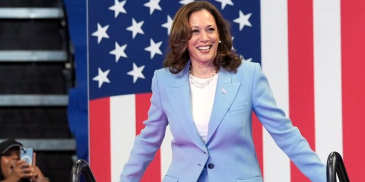 Kamala Harris y Tim Walz hacen campaña en Estados denominados “indecisos” para lograr el apoyo en su camino hacia la presidencia de EEUU.