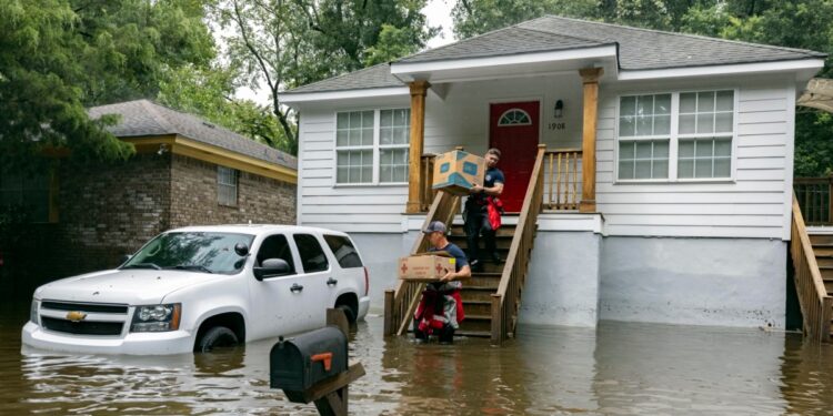 Debby mantiene en emergencia a varios territorios mientras que Virginia, Maryland y Washington DC se preparan para la llegada del temporal.