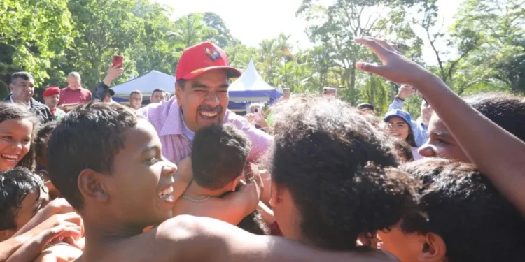 Presidente Maduro llamó a ir comunidad adentro a llevar felicidad a los niños y jóvenes de la Patria