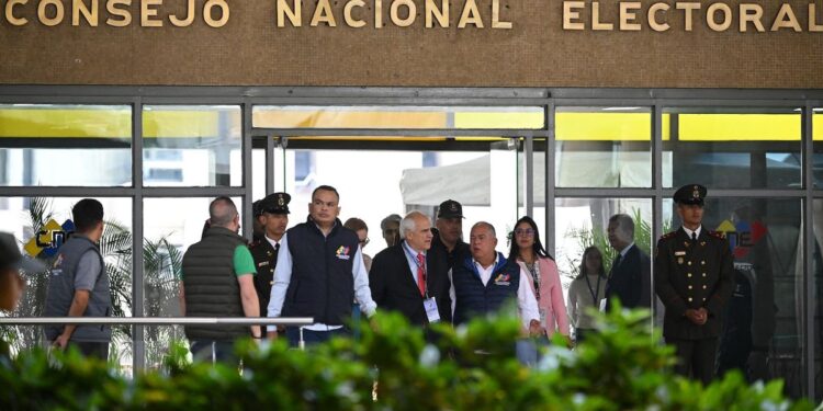Brasil, Colombia y México urgen al CNE a divulgar actas electorales