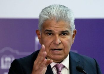 Panamá ofrecería asilo temporal a Maduro para propiciar transición en Venezuela