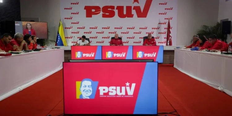 Cabello: La unión cívico-militar-policial apagó violencia de la ultraderecha