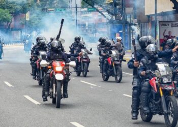 Régimen marca pauta del horror al imputar por terrorismo a 117 adolescentes, denuncia exfiscal venezolano