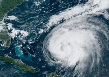 El paso del huracán Ernesto por Atlántico medio podría traer intensas lluvias durante el fin de semana a Washington DC y Nueva York