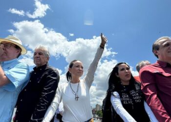 Con María Corina al frente, Caracas exige al régimen que muestre las actas