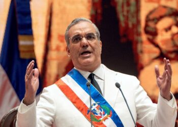 Presidente Luis Abinader rechaza postura de Leonel Fernández sobre Venezuela