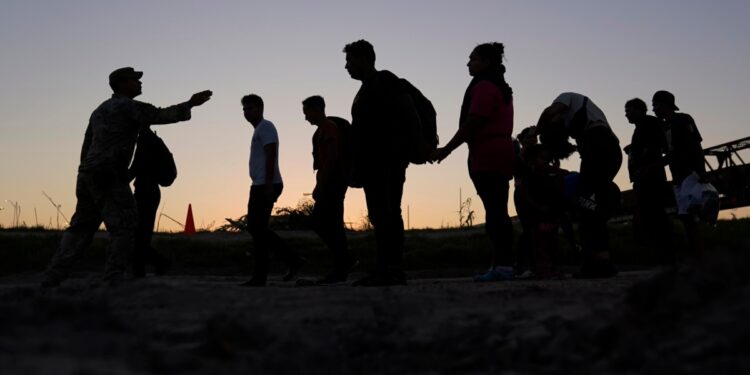 La Oficina de Aduanas y Protección Fronteriza reveló un informe respecto al cruce de personas en la frontera Sur.