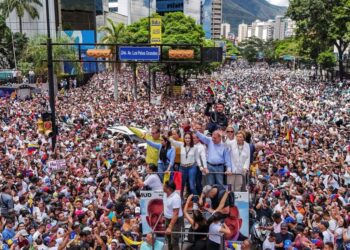 Póngase a un lado para iniciar la transición democrática