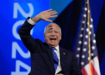 El gobernador de Minnesota, Tim Walz, aceptó el miércoles la nominación de su partido a la vicepresidencia de Estados Unidos.