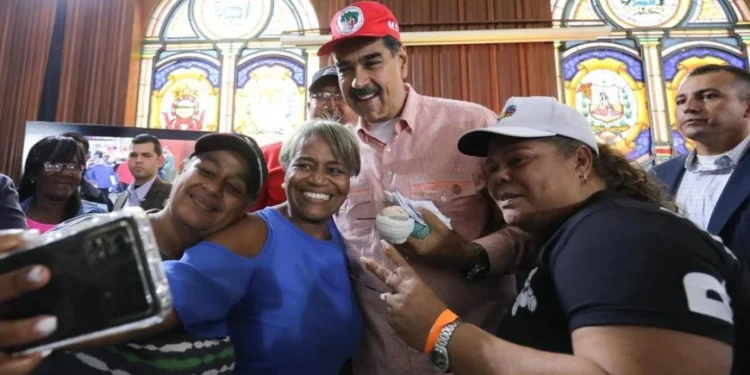 Presidente Maduro anuncia etapa de autogobierno popular con asambleas comunitarias
