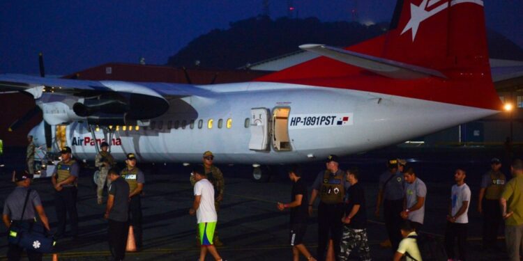 Colombia coincide con Panamá y EEUU en política de repatriación de migrantes