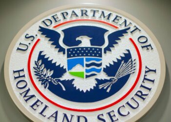 La administración Biden reanudó el programa de inmigración que permite a cubanos, haitianos, nicaragüenses y venezolanos migrar legalmente.