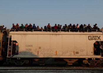 Atropellan a migrantes que caminaban en carretera del sur de México, hay 3 muertos y 17 heridos