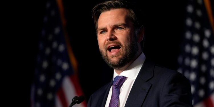 El candidato vicepresidencial JD Vance, criticó las políticas inmigratorias del gobierno Biden en su visita a la frontera sur