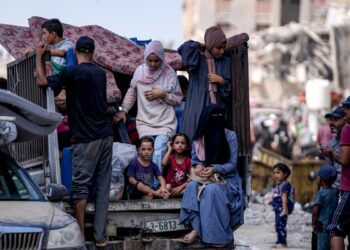 Israel amplía órdenes de evacuación en el sur de Gaza; Hamás quiere planes para un acuerdo