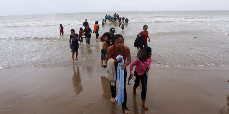 Solo 23 de miles de hijos de migrantes venezolanos podrán estudiar en Trinidad y Tobago este año