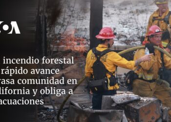Un incendio forestal de rápido avance arrasa comunidad en California y obliga a evacuaciones