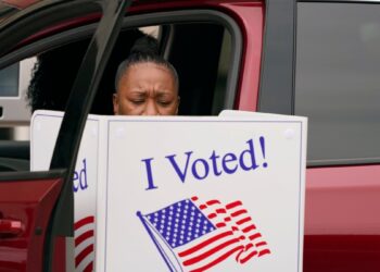 Grupo latino pide investigación tras allanamientos de viviendas en Texas