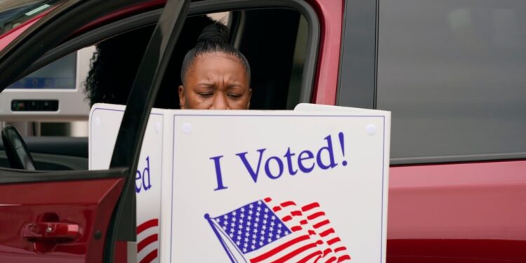 Grupo latino pide investigación tras allanamientos de viviendas en Texas