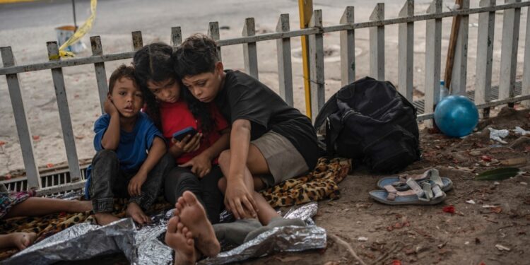 Países temen una ola de migrantes tras la crisis postelectoral en Venezuela