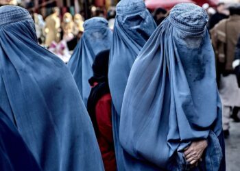 Los talibanes prohibieron la voz de las mujeres: ahora no pueden hablar, cantar o recitar en público