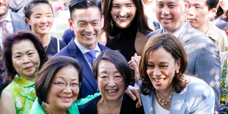 Millones de votantes asiático-americanos volverán a votar en las elecciones presidenciales aunque son diversos en opiniones políticas