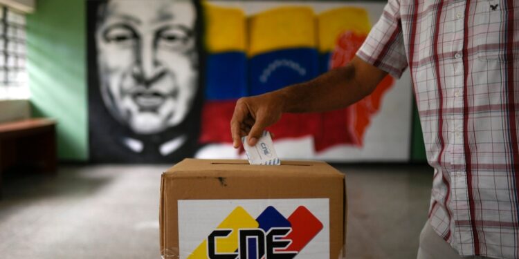 Venezuela no cumplió con «requisitos básicos de transparencia» electoral