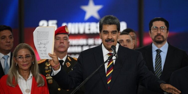 Piden acción de la CPI. Chavismo ataca actas publicadas por la oposición.