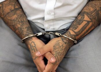 Autoridades salvadoreños guardan hermetismo sobre la captura de un líder pandillero en EEUU