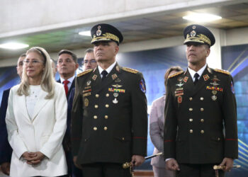 Padrino López califica de «sediciosas» peticiones de apoyo de la oposición
