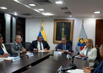 Rector de Consejo Electoral de Venezuela denuncia “falta de transparencia y veracidad» en resultados electorales