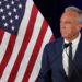 Robert F. Kennedy Jr. suspende campaña a la presidencia y respalda a Donald Trump