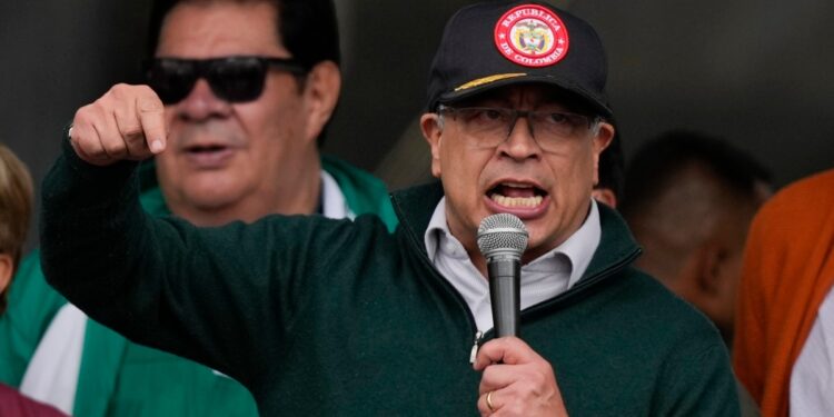 El presidente Petro prohíbe la exportación de carbón a Israel