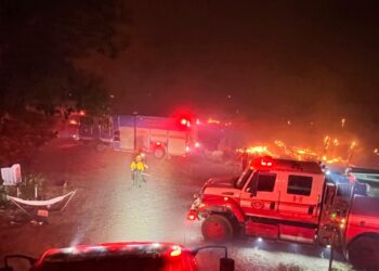 En Nevada, cientos de familias amanecieron en sus hogares, algunos de ellos destruidos por las llamas, e intentando reconstruir sus vidas.