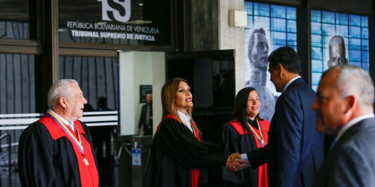Tribunal Supremo convalida resultados que dieron a Maduro ganador de las elecciones; oposición rechaza sentencia